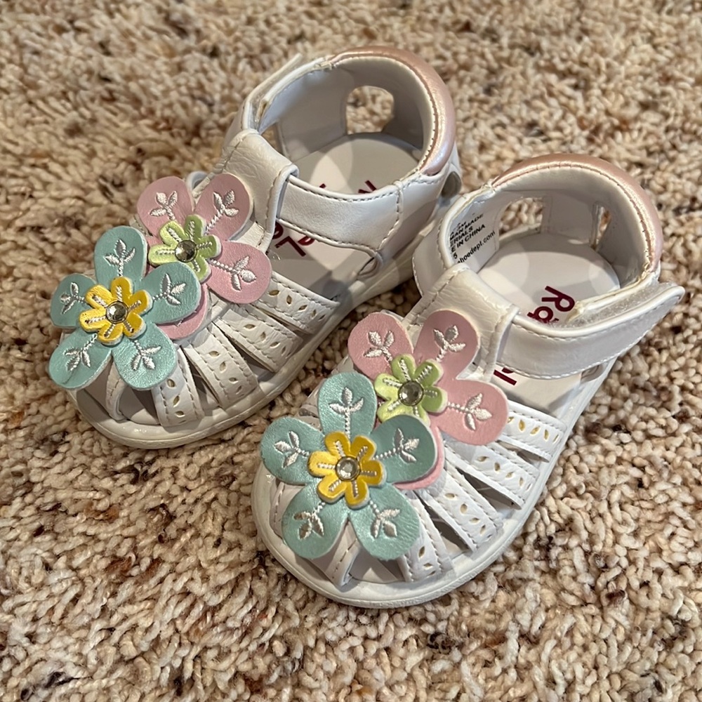 NWOT Rachel Shoes brand baby girl’s flower sandals size 3 🌸